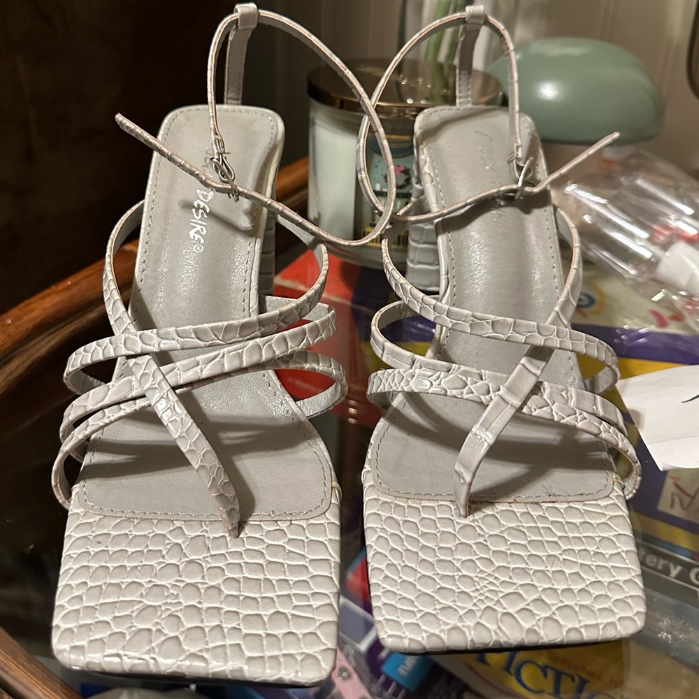 Public desire heels